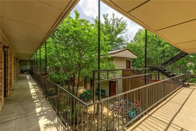 $1,100 | 2207 Leon Street, Unit 203, Austin, TX 78705