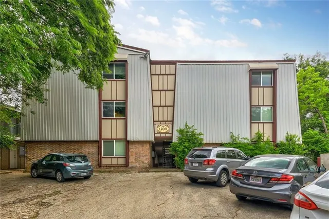 $1,100 | 2207 Leon Street, Unit 203, Austin, TX 78705