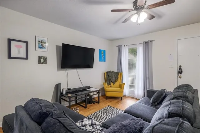$1,100 | 2207 Leon Street, Unit 203, Austin, TX 78705