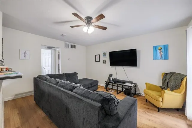 $1,100 | 2207 Leon Street, Unit 203, Austin, TX 78705