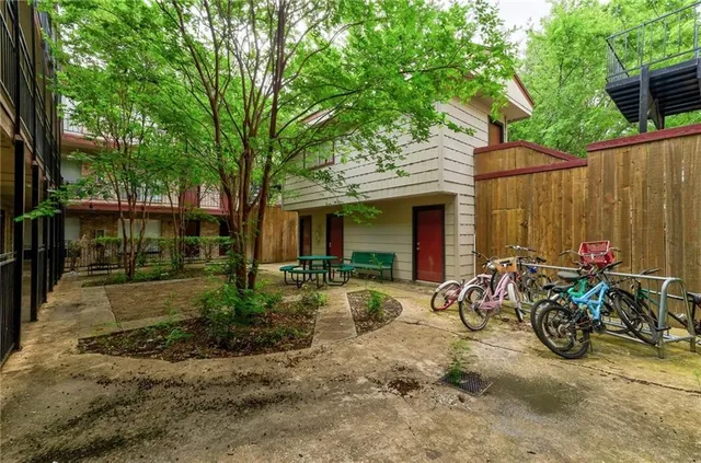 $1,100 | 2207 Leon Street, Unit 203, Austin, TX 78705