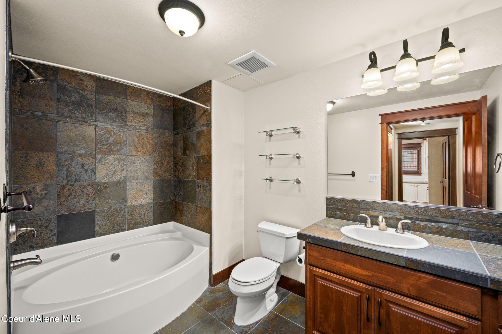 2050 North Main Street, Unit 202 Coeur D'Alene, ID 83814 - Photo 17 of 28 Guest bath