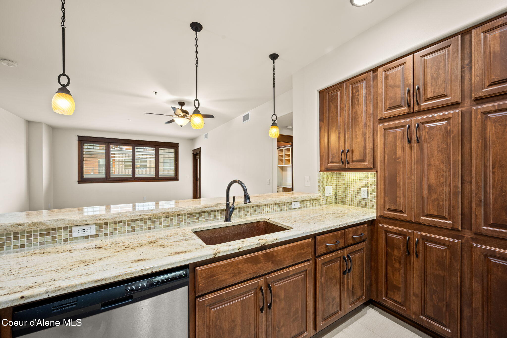 2050 North Main Street, Unit 202 Coeur D'Alene, ID 83814 - Photo 6 of 28 Live edge granite