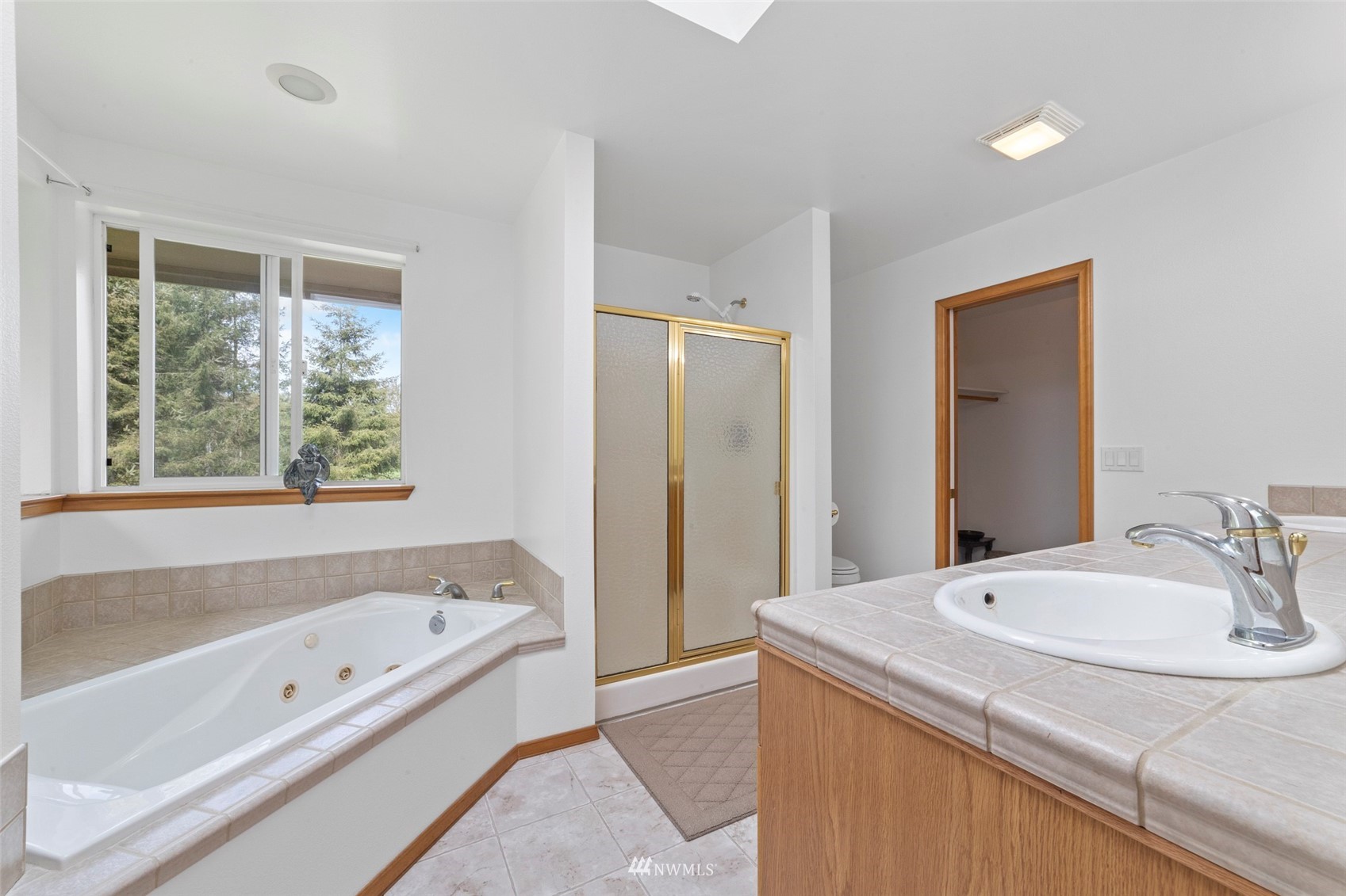 7511 Ham Road Ferndale, WA 98248 - Photo 26 of 40 a bathroom with a bathtub and a sink
