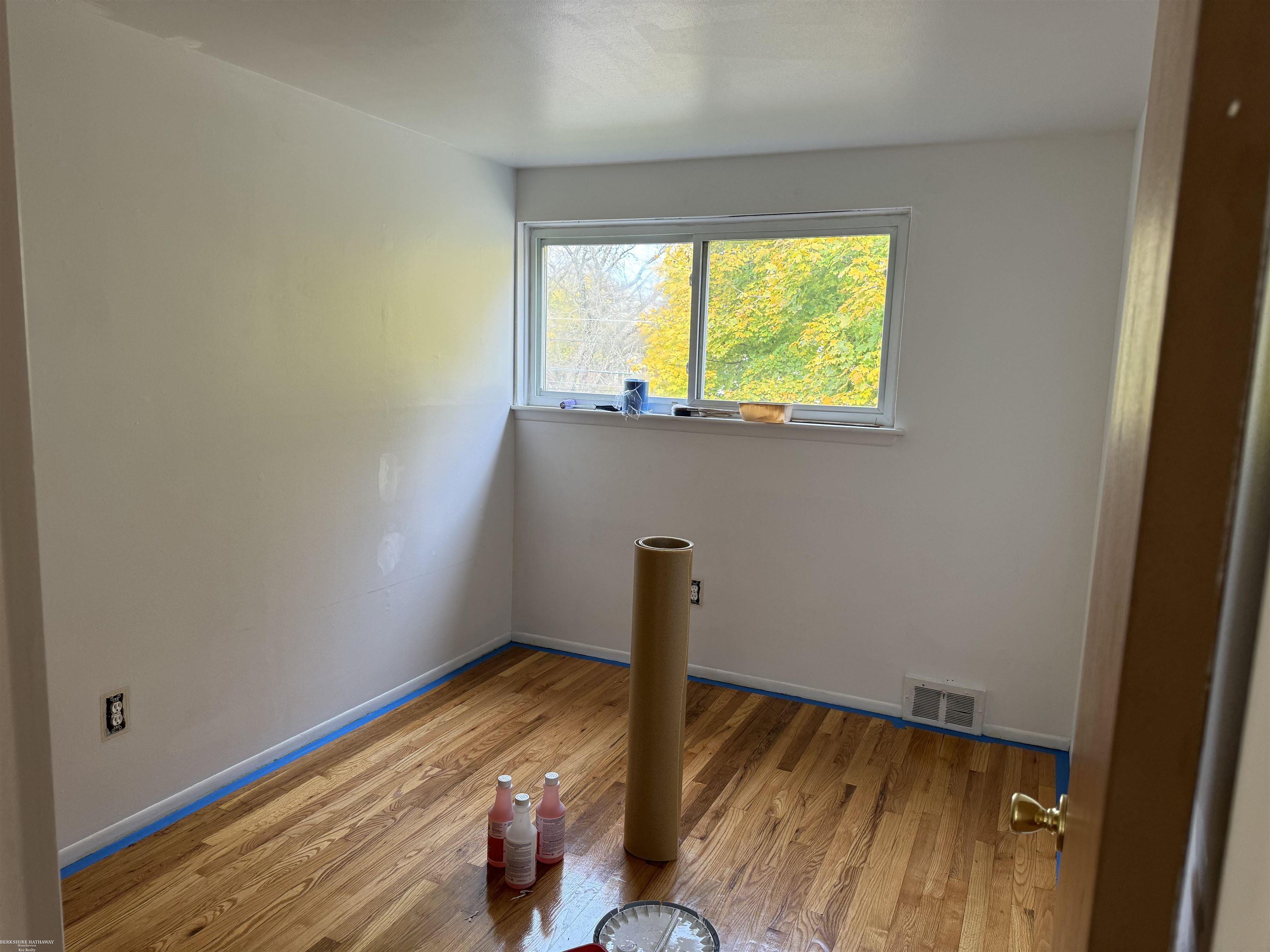 8602 Kaltz Street Center Line, MI 48015 - Photo 6 of 9