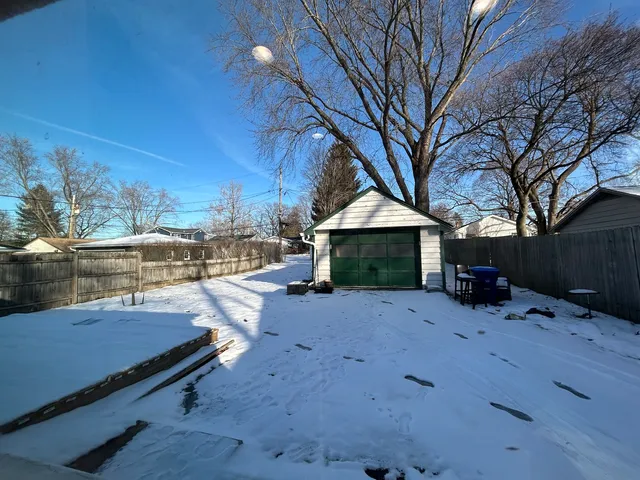 $2,300 | 807 Elm Avenue, Geneva, IL 60134