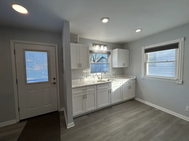 $2,300 | 807 Elm Avenue, Geneva, IL 60134