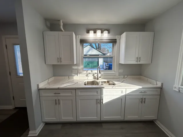 $2,300 | 807 Elm Avenue, Geneva, IL 60134