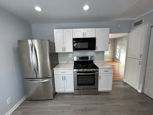 $2,300 | 807 Elm Avenue, Geneva, IL 60134