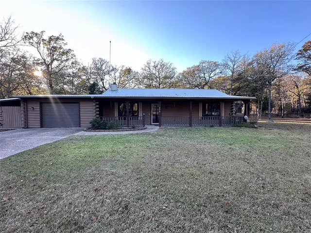 a view of a house with yard and a tree