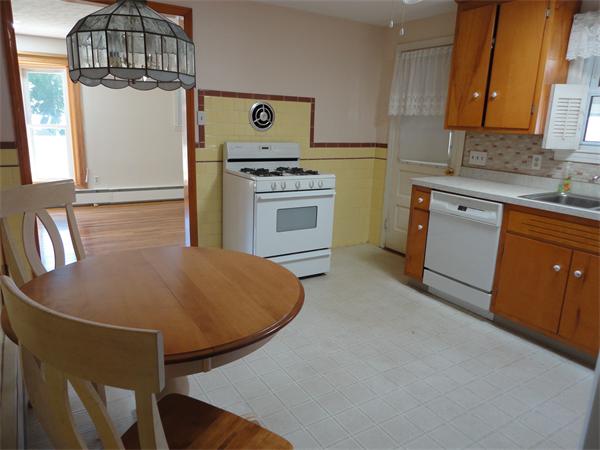 38 Copperfield Road Worcester, MA 01602 - Photo 3 of 30