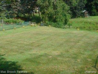 980 Sandhurst Road Bloomfield Hills, MI 48302 - Photo 8 of 18 Backyard