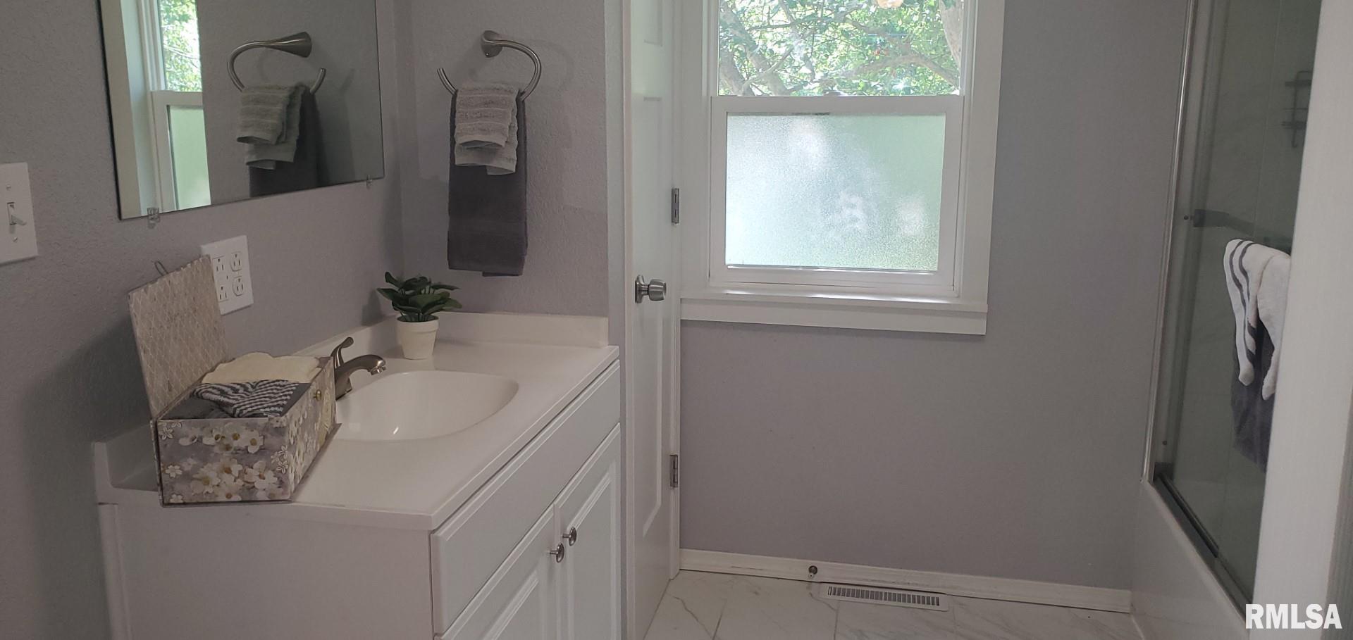 636 North 8th Avenue Canton, IL 61520 - Photo 16 of 53
