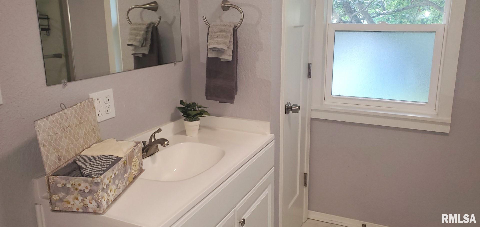 636 North 8th Avenue Canton, IL 61520 - Photo 19 of 53