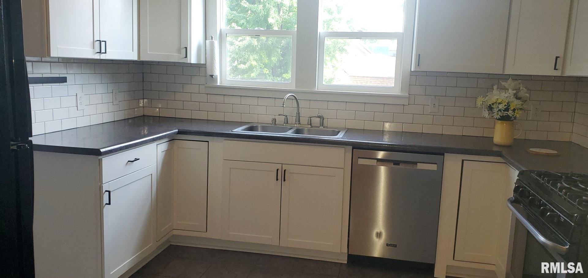 636 North 8th Avenue Canton, IL 61520 - Photo 20 of 53