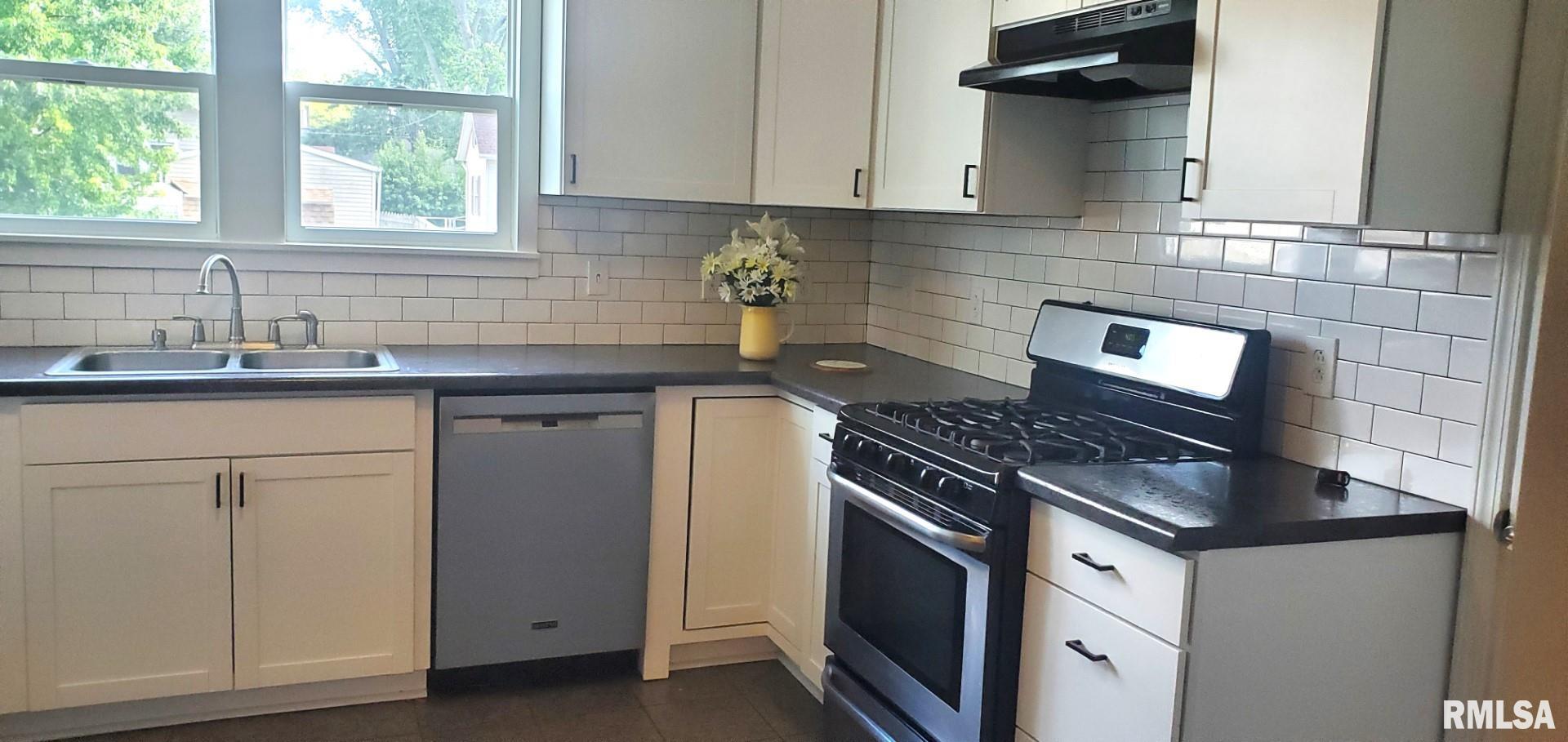 636 North 8th Avenue Canton, IL 61520 - Photo 21 of 53