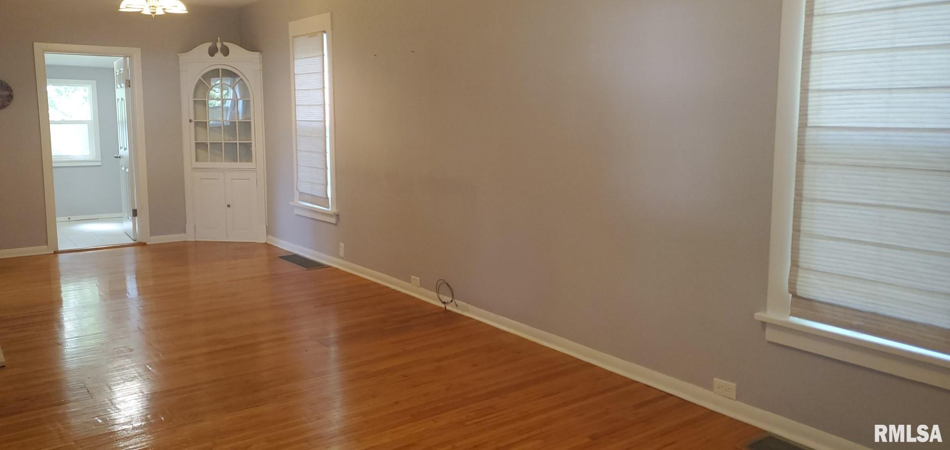 636 North 8th Avenue Canton, IL 61520 - Photo 3 of 53