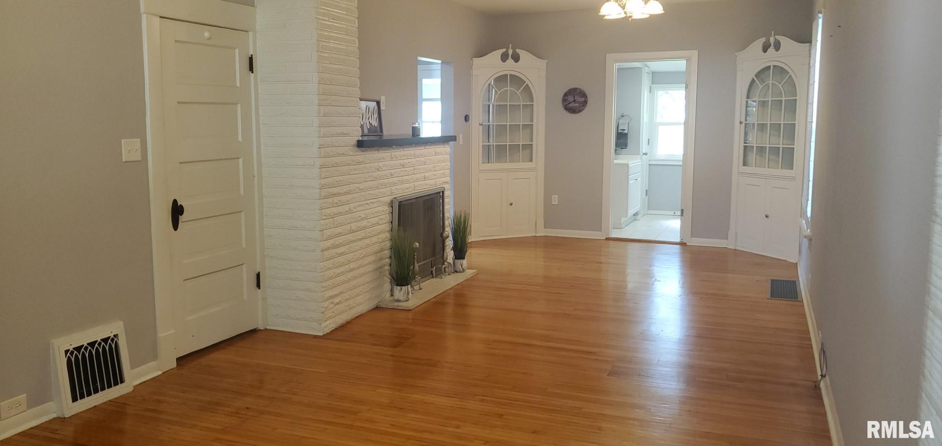 636 North 8th Avenue Canton, IL 61520 - Photo 4 of 53