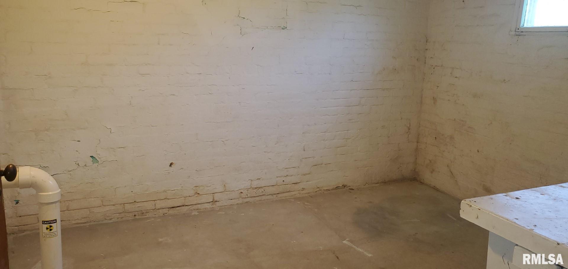 636 North 8th Avenue Canton, IL 61520 - Photo 42 of 53