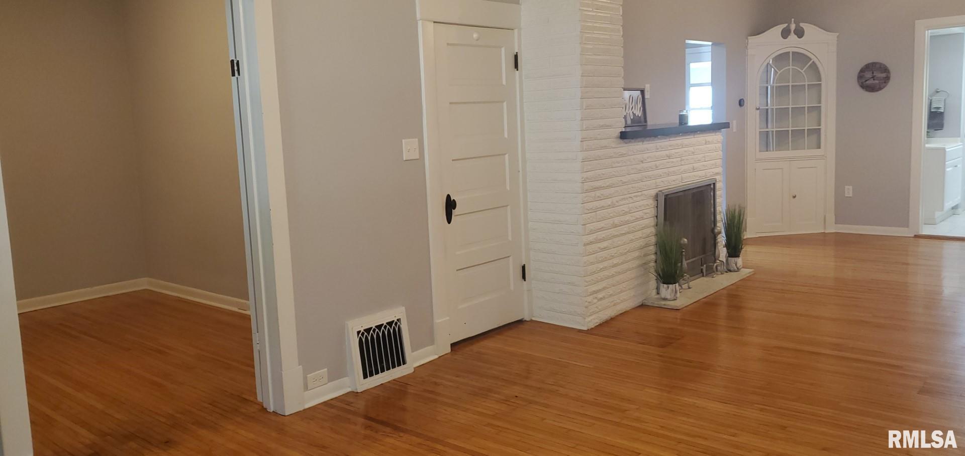 636 North 8th Avenue Canton, IL 61520 - Photo 5 of 53