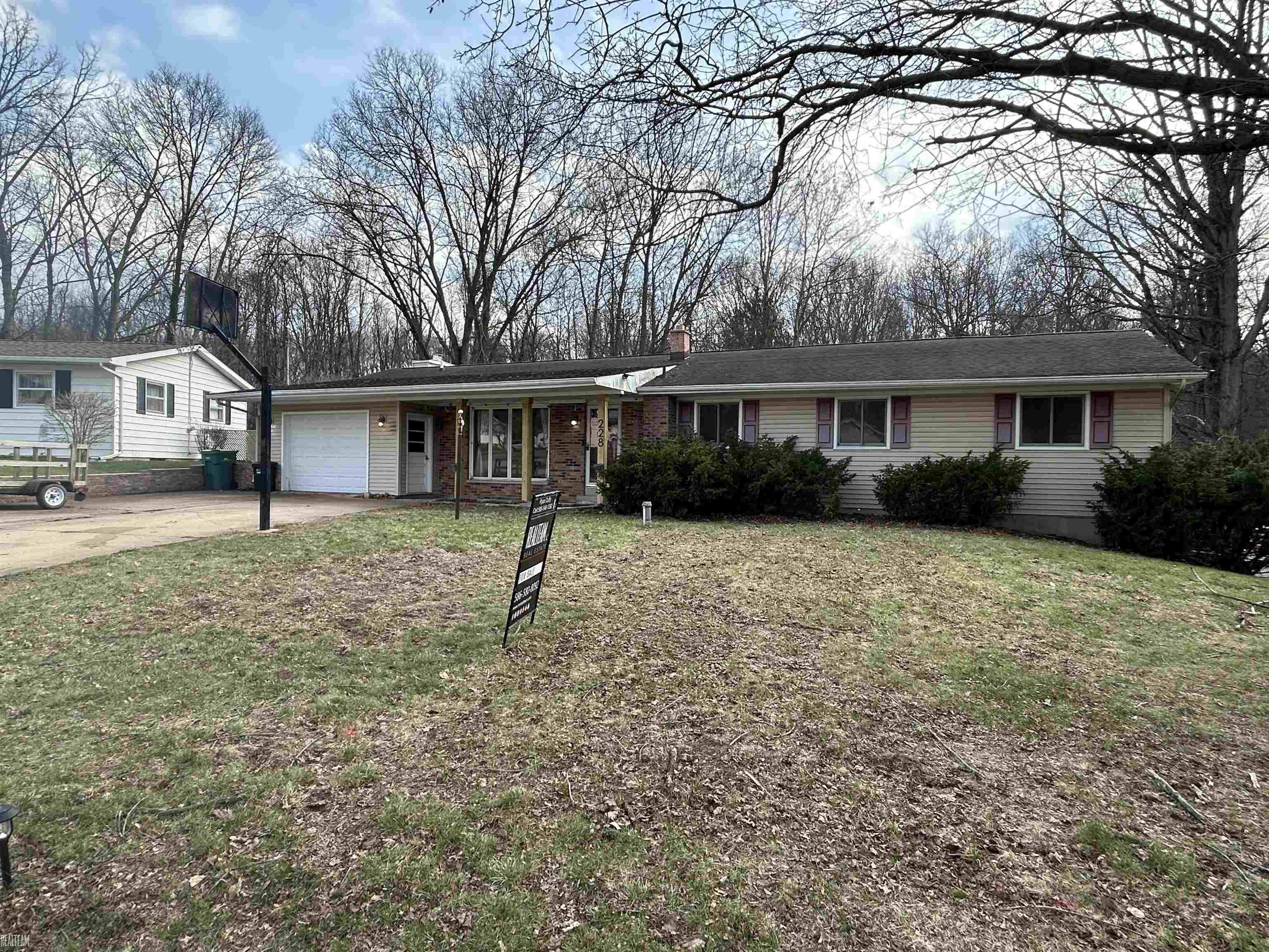 228 Indian Road Battle Creek, MI 49017 - Photo 2 of 42