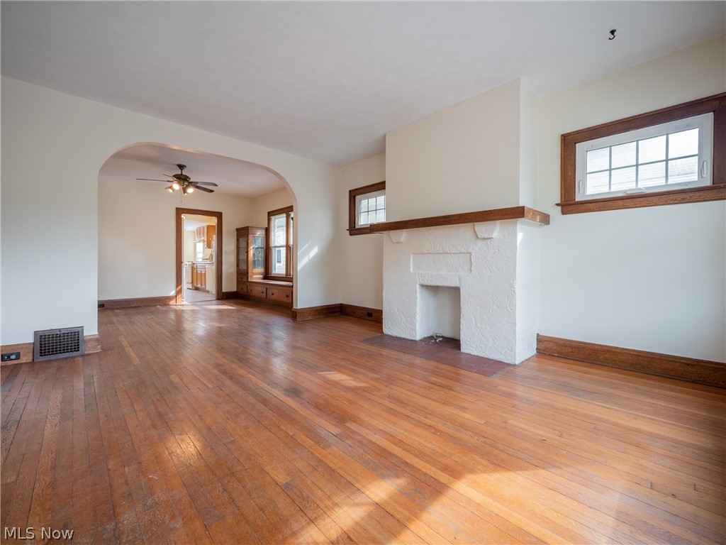 1671 Coventry Road Cleveland, OH 44118 - Photo 2 of 35 Gallery Image 2
