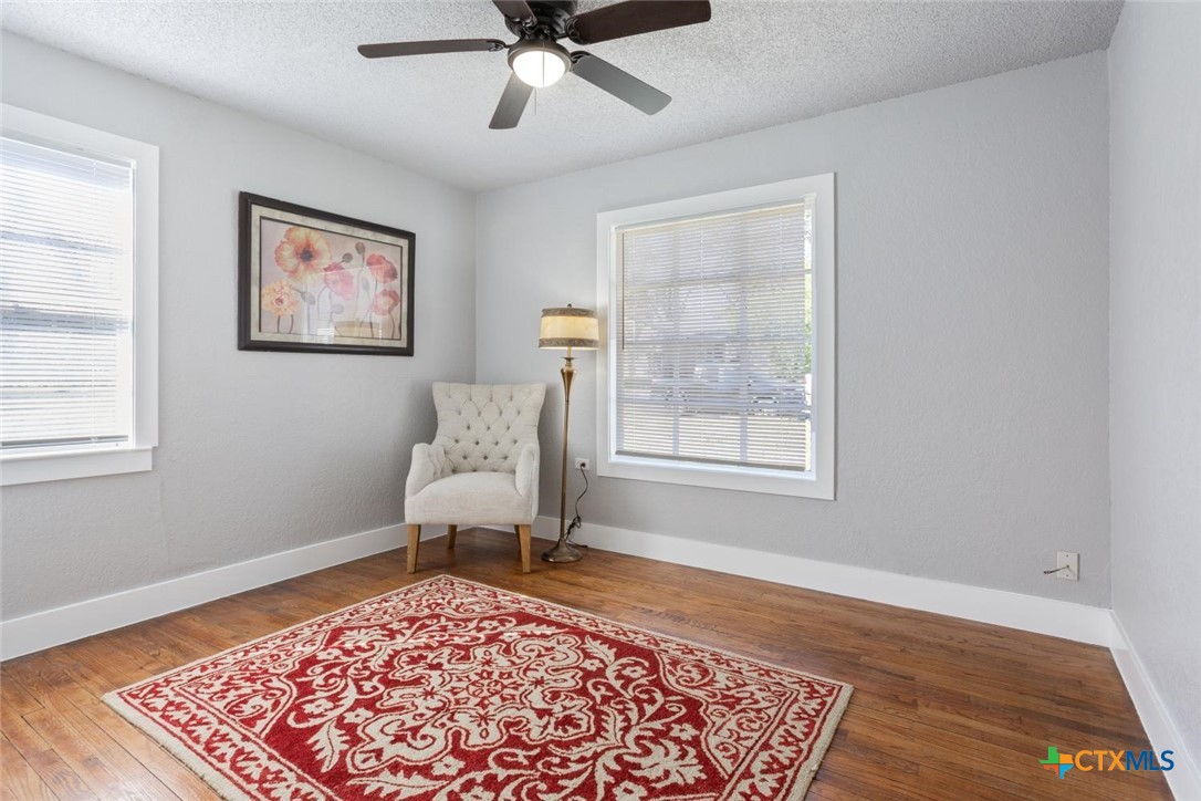 811 North 6th Street Temple, TX 76501 - Photo 17 of 23 a living room with a rug and a window