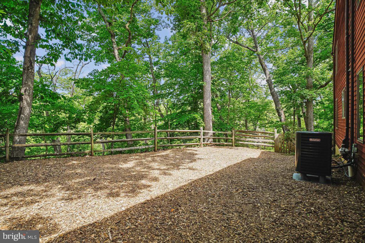 120 Kingswood Road Annapolis, MD 21401 - Photo 43 of 56 Side Yard - Dog Run