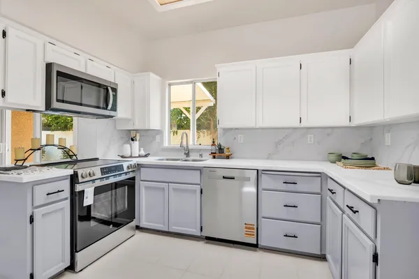 $392,500 | 2324 East Fir Avenue, Fresno, CA 93720