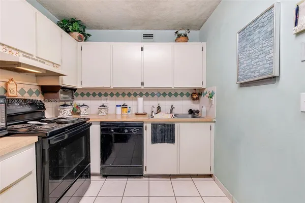 $339,000 | 1460 West 43rd Place, Unit 106, Hialeah, FL 33012