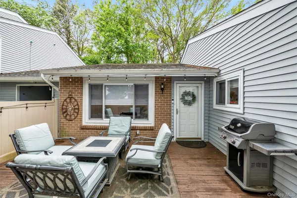 $425,000 | 217 Springmeadow Drive, Unit I, Holbrook, NY 11741