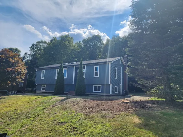 $525,000 | 9 Susan Drive, Dudley, MA 01571
