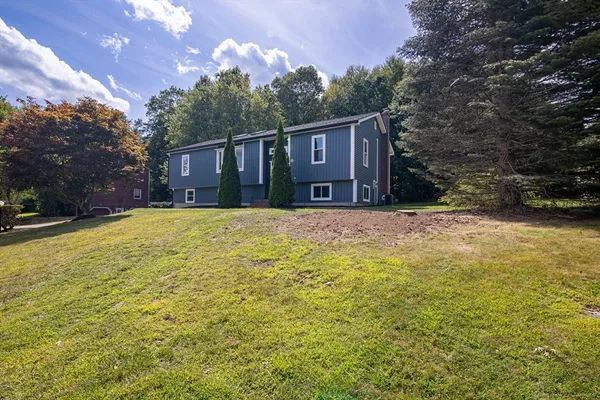 $525,000 | 9 Susan Drive, Dudley, MA 01571