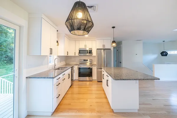 $525,000 | 9 Susan Drive, Dudley, MA 01571