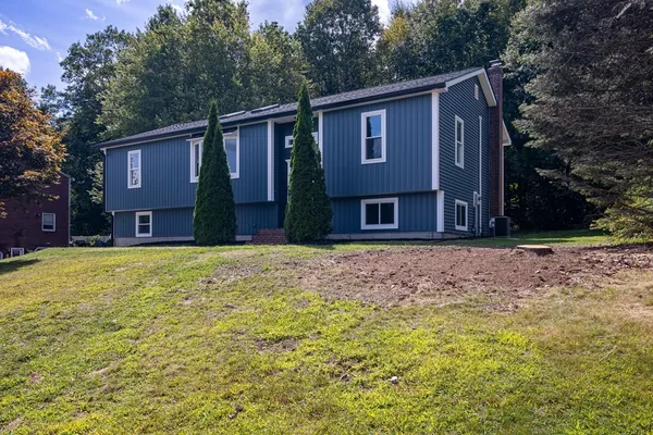 $525,000 | 9 Susan Drive, Dudley, MA 01571