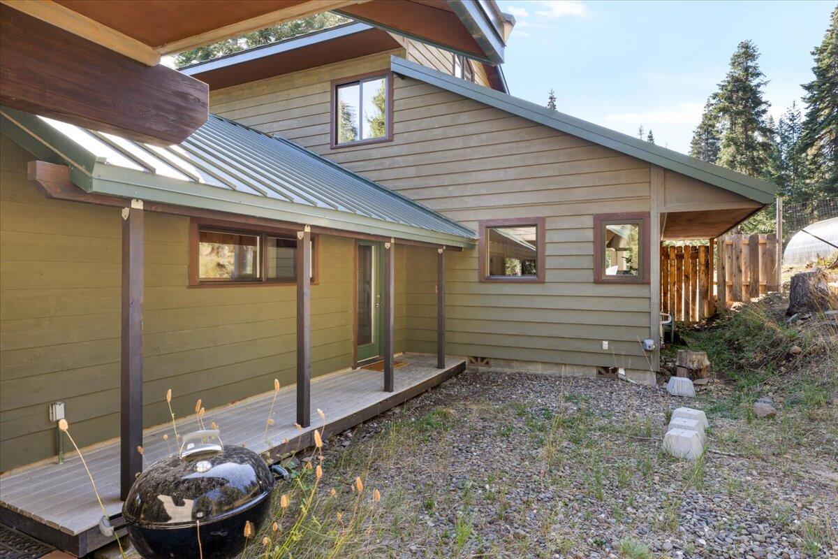 7670 Hyatt Prairie Road Ashland, OR 97520 - Photo 6 of 49 Covered walkway and porch to back door