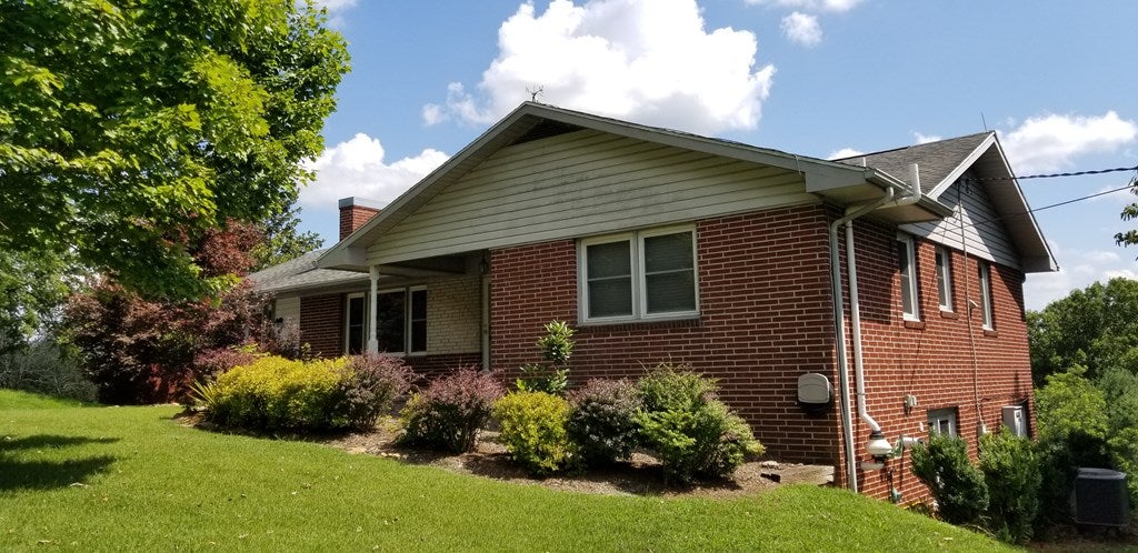 1518 Pleasant Grove Road Independence, VA 24348 - Photo 2 of 24 Gallery Image 2