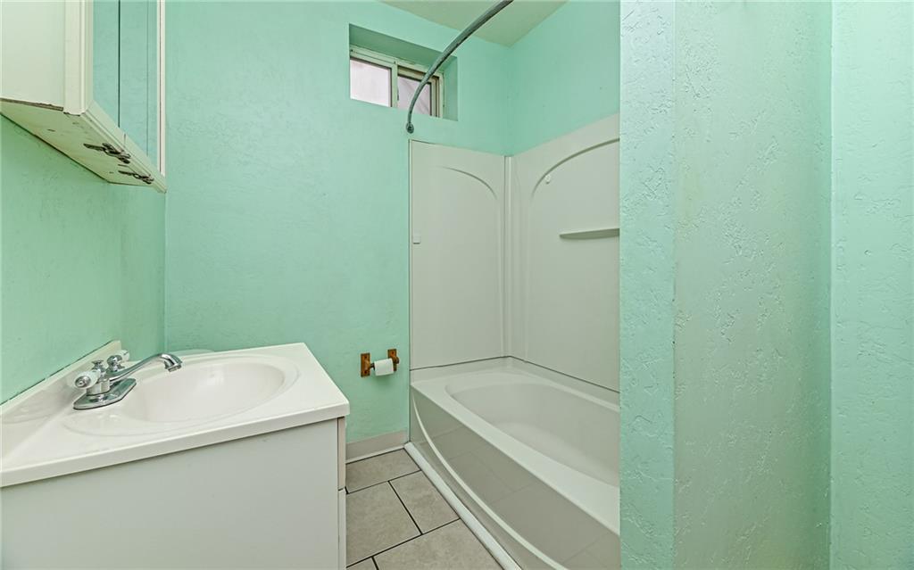 720 Evergreen Road Pittsburgh, PA 15209 - Photo 12 of 24 Full bath 1st unit