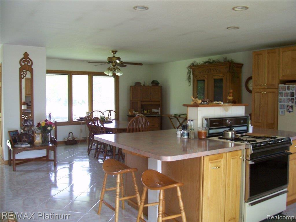 5692 Mabley Hill Road Fenton, MI 48430 - Photo 8 of 18 Kitchen
