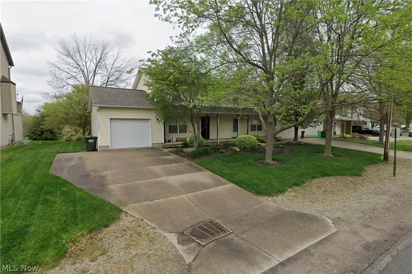 $199,999 | 2325 Lakeside Drive, Lakemore, OH 44250