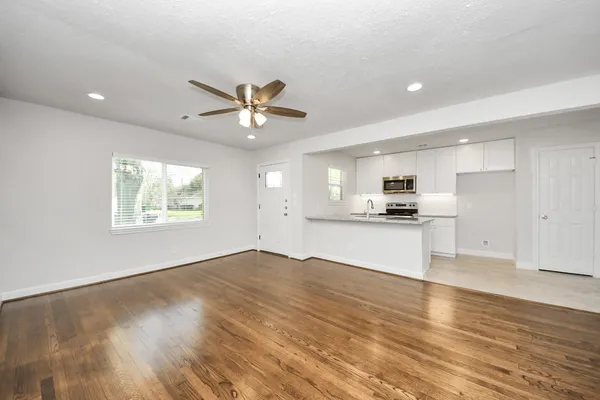 $1,800 | 6934 Neff Street, Houston, TX 77074