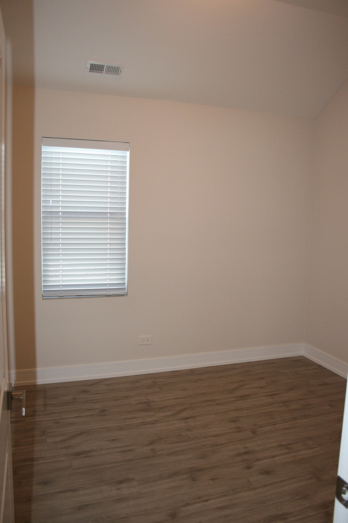 3706 North Drake Avenue, Unit G Chicago, IL 60618 - Photo 15 of 23 a view of an ocean & sink