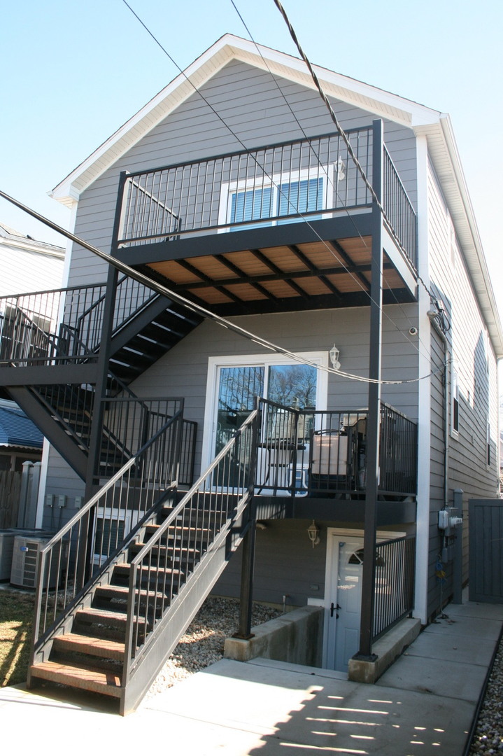 3706 North Drake Avenue, Unit G Chicago, IL 60618 - Photo 8 of 23 a view of entryway with a front door