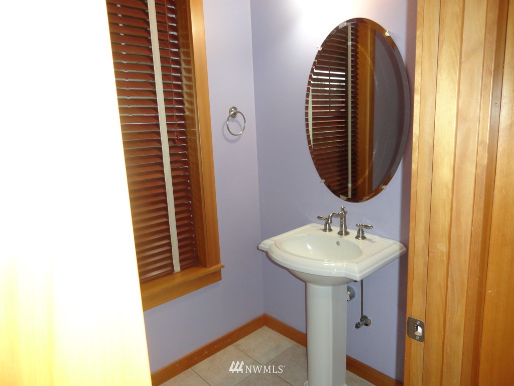 9662 Phillips Road Southeast Port Orchard, WA 98367 - Photo 13 of 25 Gallery Image 13