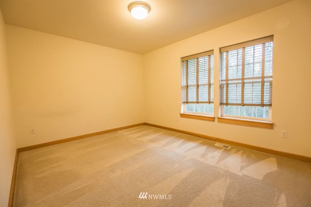 9662 Phillips Road Southeast Port Orchard, WA 98367 - Photo 15 of 25 Gallery Image 15