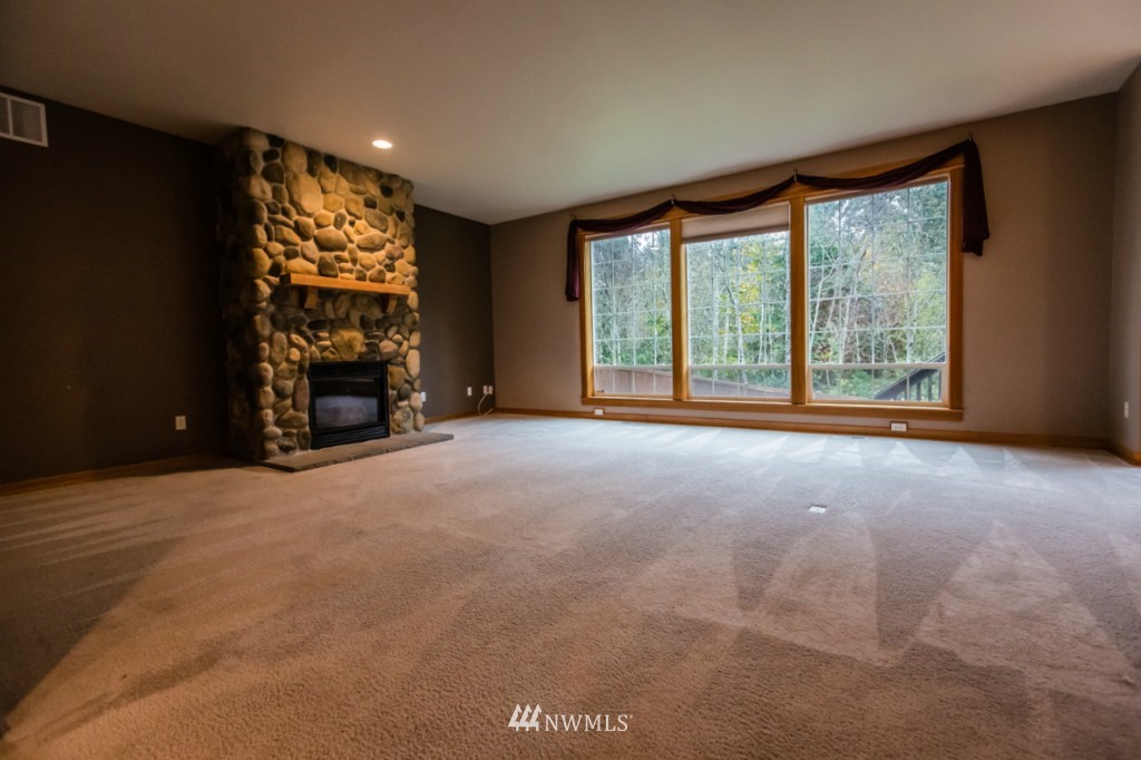 9662 Phillips Road Southeast Port Orchard, WA 98367 - Photo 4 of 25 Gallery Image 4