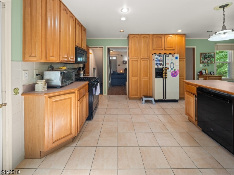 39 Union Place Bloomfield, NJ 07003 - Photo 13 of 35
