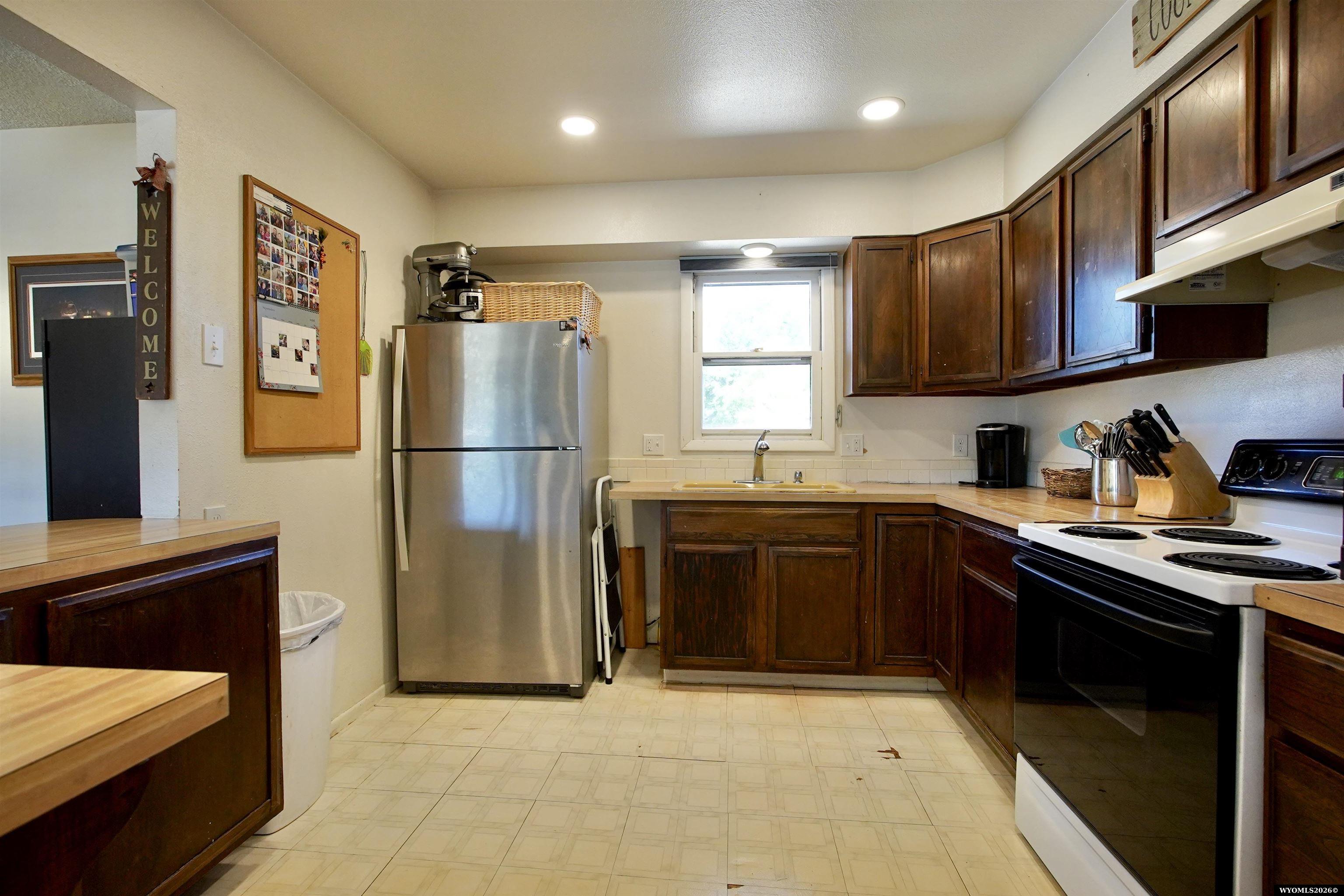6674 Sharrock Road Casper, WY 82604 - Photo 4 of 39 Gallery Image 4
