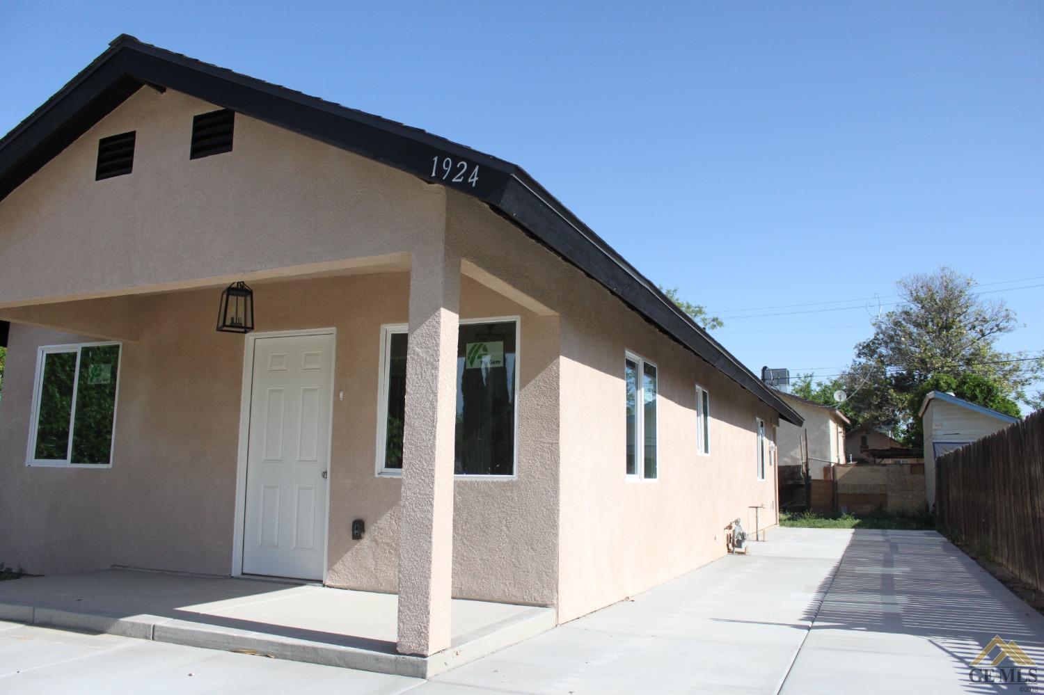 Undisclosed Address Wasco, CA 93280 - Photo 26 of 26 a front view of a house with a garden