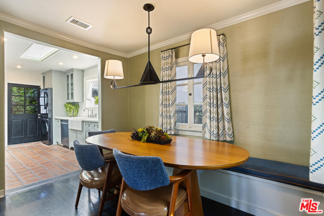 950 South Muirfield Road Los Angeles, CA 90019 - Photo 20 of 43